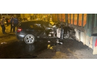 Sakarya'da kamyonla çarpışan otomobildeki 1 kişi öldü, 1 kişi yaralandı