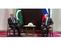 Pakistan Başbakanı Şerif’in Putin’le görüşmesinde kulaklıkla sınavı