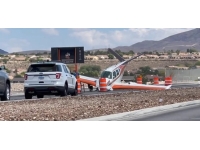 ABD'de uçak otoyola sert iniş yaptı