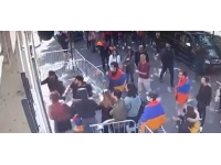 Azerbaycan’ın Paris Büyükelçiliği Ermeni grupların saldırısına uğradı