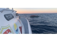 Yunanistan'ın geri ittiği 54 düzensiz göçmen kurtarıldı