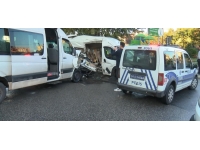 İstanbul'da servis minibüsleri çarpıştı: 4 yaralı