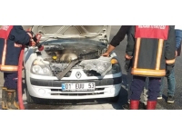 Mersin'de otomobil seyir halindeyken alev aldı