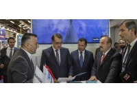 Bakanlar Dönmez ve Varank, WindEnergy fuarına katıldı