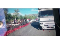 Isparta'da kamyon traktöre çarptı: 2 yaralı