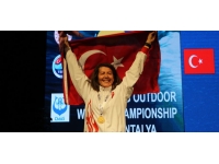 Milli sporcu Birgül Erken dünya rekoru kırarak altın madalya kazandı