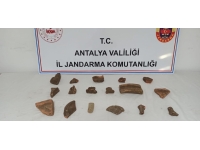 Antalya'da kaçak kazı yapılan alanda tarihi eserler ele geçirildi