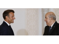 Cezayir Cumhurbaşkanı Tebbun ile Fransız mevkidaşı Macron görüştü