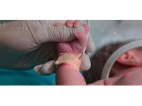 Bebekleri insülin ve hava ile öldürmekle suçlanan hemşire hakim karşısında