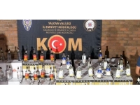 Yalova'da bir araçta sahte içki ele geçirildi