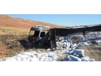 Şırnak'ta şarampole devrilen tır yandı