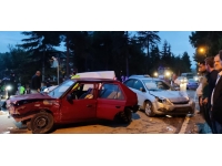 Tokat'ta iki otomobilin çarpıştığı kazada 5 kişi yaralandı