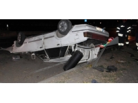 Manisa'da devrilen otomobildeki 2 kişi yaralandı