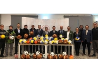 Isparta'da okullara spor malzemesi dağıtıldı