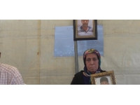 Kocasını kaybeden anne "evlat nöbeti"ni yalnız sürdürecek