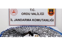 Ordu'da bir iş yerinde 52 sahte plaka ele geçirildi