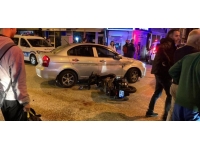 Motosiklet aniden önüne kıran otomobile çarptı: 2 yaralı