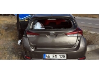 Sivas’ta kamyonet ile çarpışan otomobildeki 2 kişi yaralandı