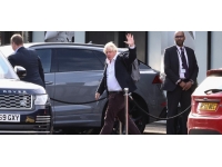 Johnson tatilini yarıda kesip İngiltere'ye döndü