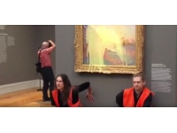 Almanya'da iklim aktivistleri 110 milyon dolarlık tabloya patates püresi fırlattı