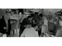 Nefes borusuna yiyecek kaçan müşteriyi Heimlich Manevrasıyla kurtardı