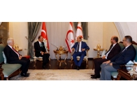 Cumhurbaşkanı Tatar, Türkiye Tüm Emlak Müşavirleri Federasyonu Başkanı Taylan ile Kıbrıs Türk Emlakçılar Birliği Başkanı Sungur’u kabul etti
