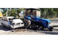 Tokat'ta traktör ile otomobil çarpıştı: 2 yaralı