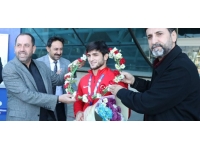 Dünya üçüncüsü güreşçi Emrah Ormanoğlu, Erzincan'a döndü