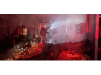 Sakarya'da ahşap kaşık ve çatal fabrikasında çıkan yangın söndürüldü