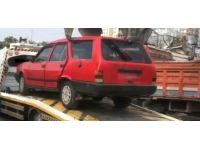 Çekici ile çaldıkları otomobili parçaladılar