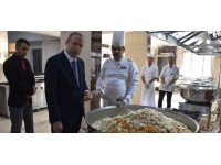 Şırnak'ta öğrenciler için Öğretmenevi'nde yemek hazırlanıyor