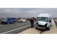 Edirne'de yolcu minibüsü ile kamyonet çarpıştı: 9 yaralı