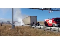 Seyir halindeki tır son anda yanmaktan kurtarıldı