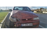 Bilecik'te tırla çarpışan otomobildeki 2 kişi yaralandı