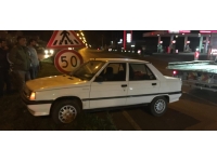 Samsun'da işaret levhasına çarpan otomobilin sürücüsü yaralandı