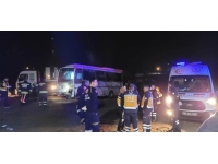Polis ve bekçileri taşıyan otobüs devrildi: 11 yaralı