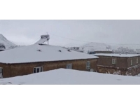 Bitlis’te kar yağışı etkili oldu, dağ köyleri beyaza büründü