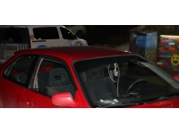 Silahlı kavgada mermi yoldan geçen arabaya isabet etti