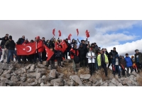 Dağcı gençler ecdadı şehit düştükleri zirvelerde anıyor