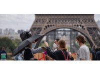 Fransa'da COVID-19 vakalarında artış yaşanıyor