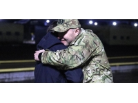 Rus esaretinden kurtulan Ukraynalı 1331 asker ve polise devlet nişanı verildi