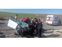 Diyarbakır’da otomobille tır kafa kafaya çarpıştı: 1 ölü, 2 yaralı
