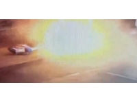 Drift yapmak isterken akaryakıt pompasına çarptı