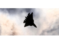 Rus savaş uçağı Norveç uçağına eşlik etti