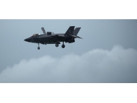 ABD'de F-35B savaş uçağı iniş sırasında düştü