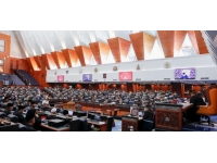 Malezya'da Enver İbrahim hükümeti meclisin üçte ikisinden güvenoyu aldı