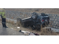 Su kanalına devrilen otomobildeki 1 kişi öldü, 3 kişi yaralandı