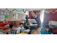 İskele Belediye Başkanı Sadıkoğlu çocuklara yeni yıl hediyelerini dağıttı