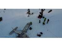 İtalya'da küçük uçak Alpler'e acil iniş yaptı