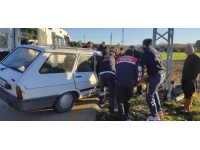 Elektrik direğine çarpan araç sürücüsü hayatını kaybetti